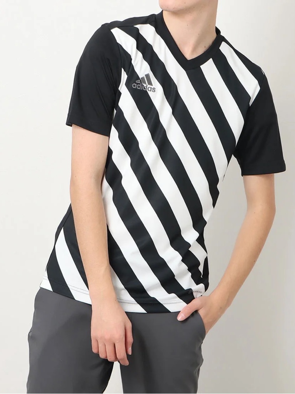 Adidas Entrada 22 Graphic Jersey in black and white Size M